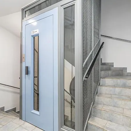 Quiet Studio In Center Old Town Apartment *